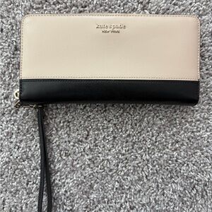 Kate Spade Cream and Black Spencer Travel Wallet